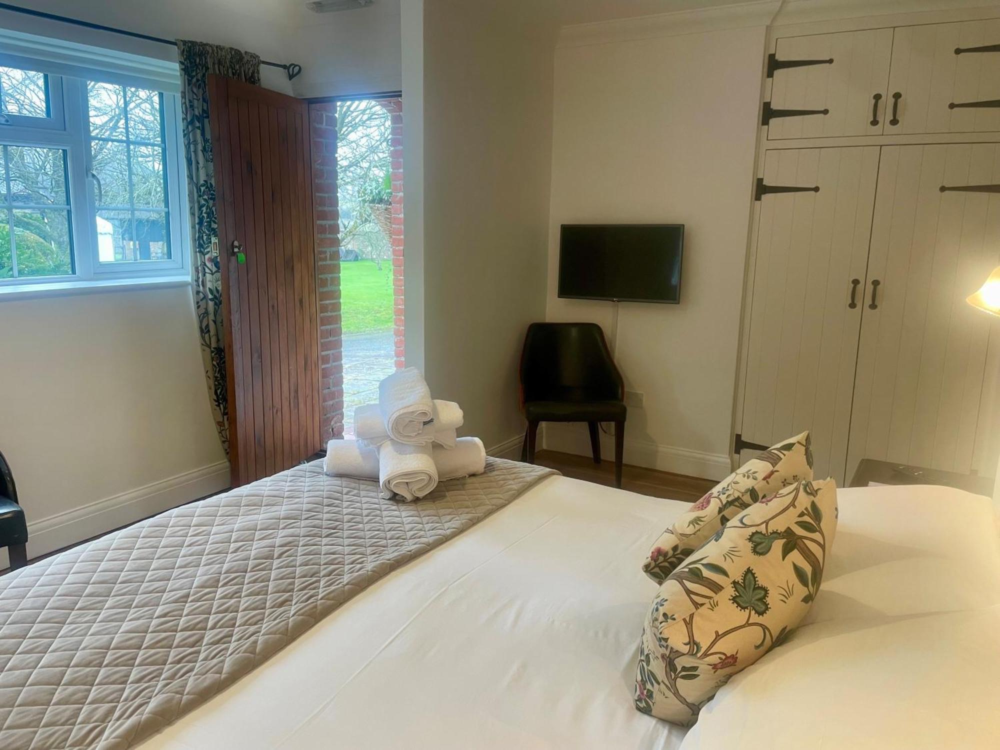 Old Selden Farm B&B Clapham  外观 照片
