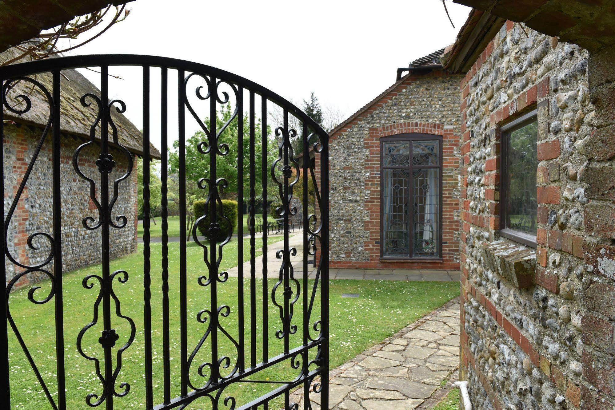 Old Selden Farm B&B Clapham  外观 照片