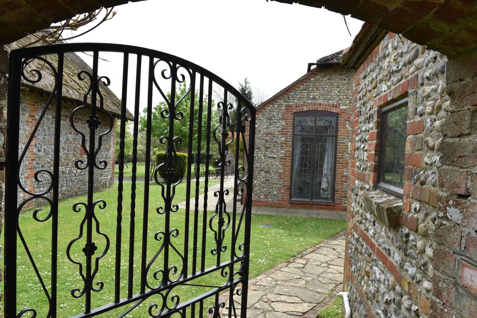 Old Selden Farm B&B Clapham  外观 照片