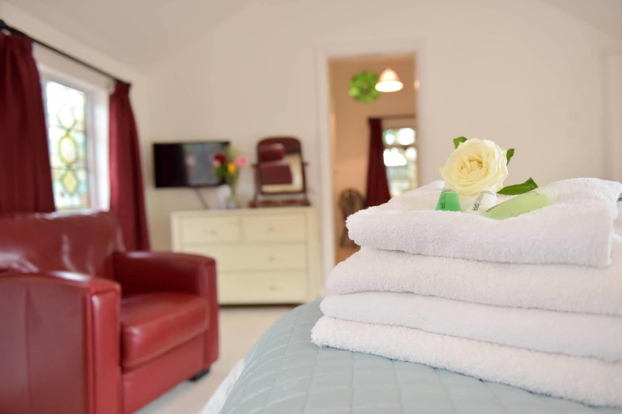 Old Selden Farm B&B Clapham  外观 照片